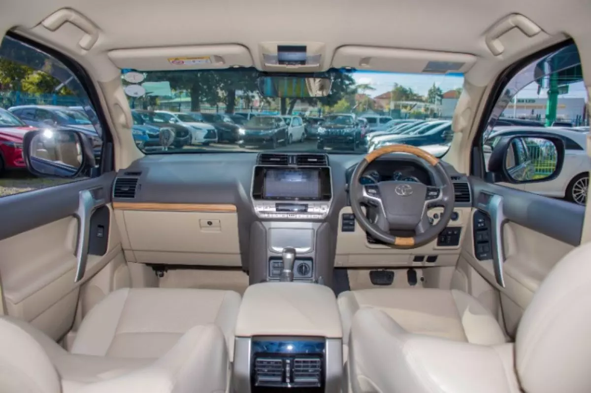 interiorFront