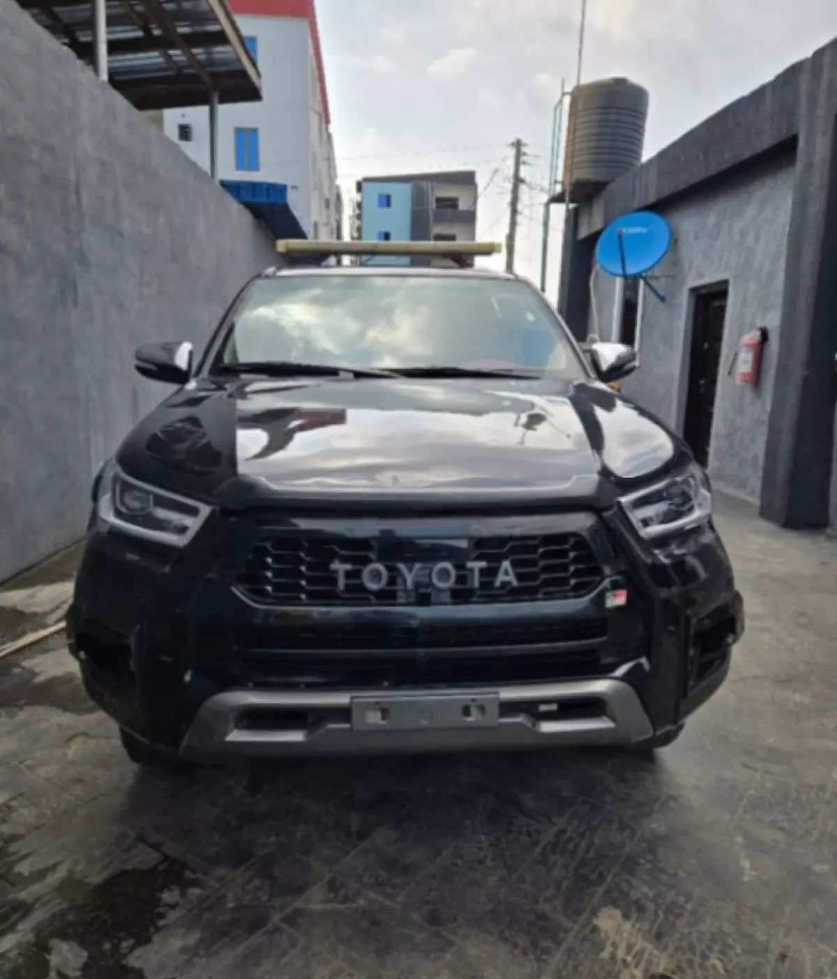 Toyota Hilux   - 2015