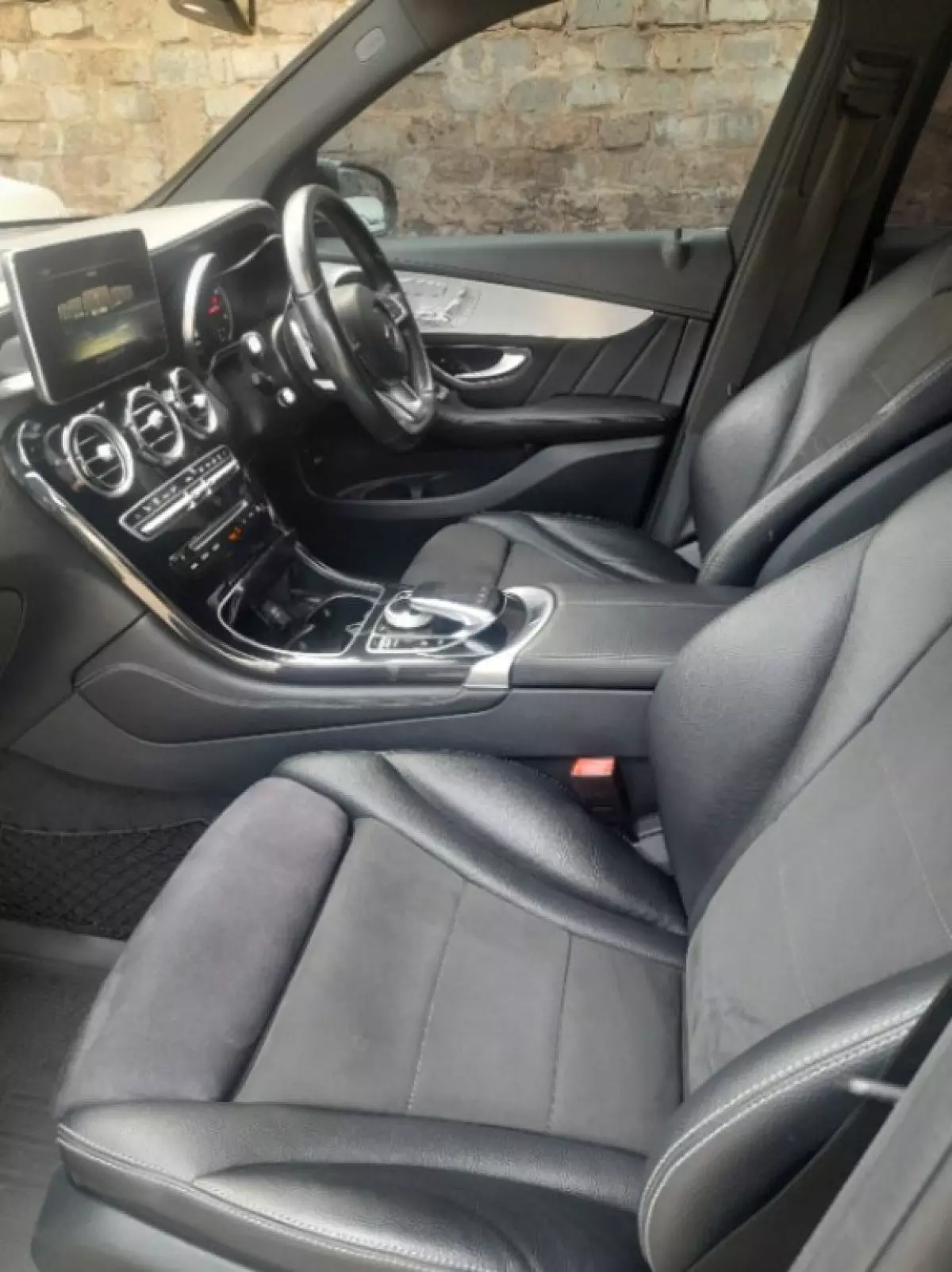 interiorFront
