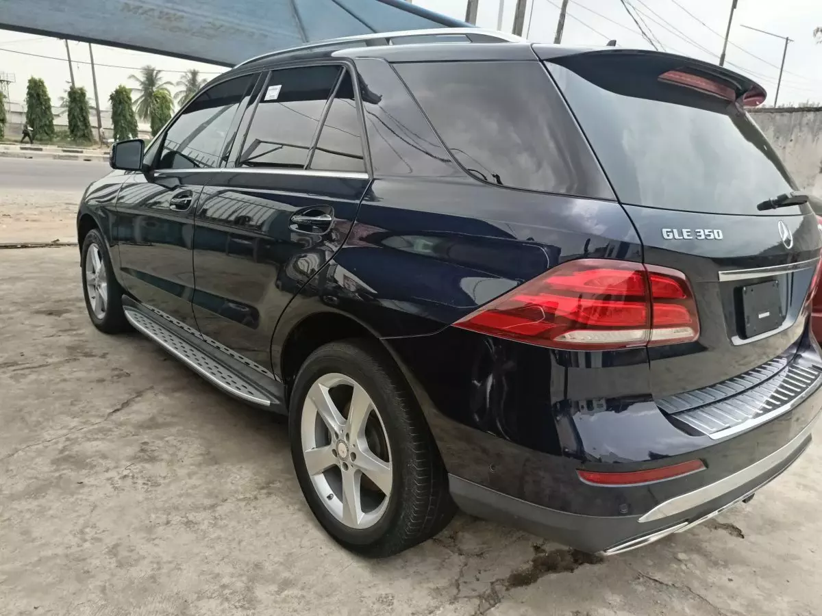 car Right Back