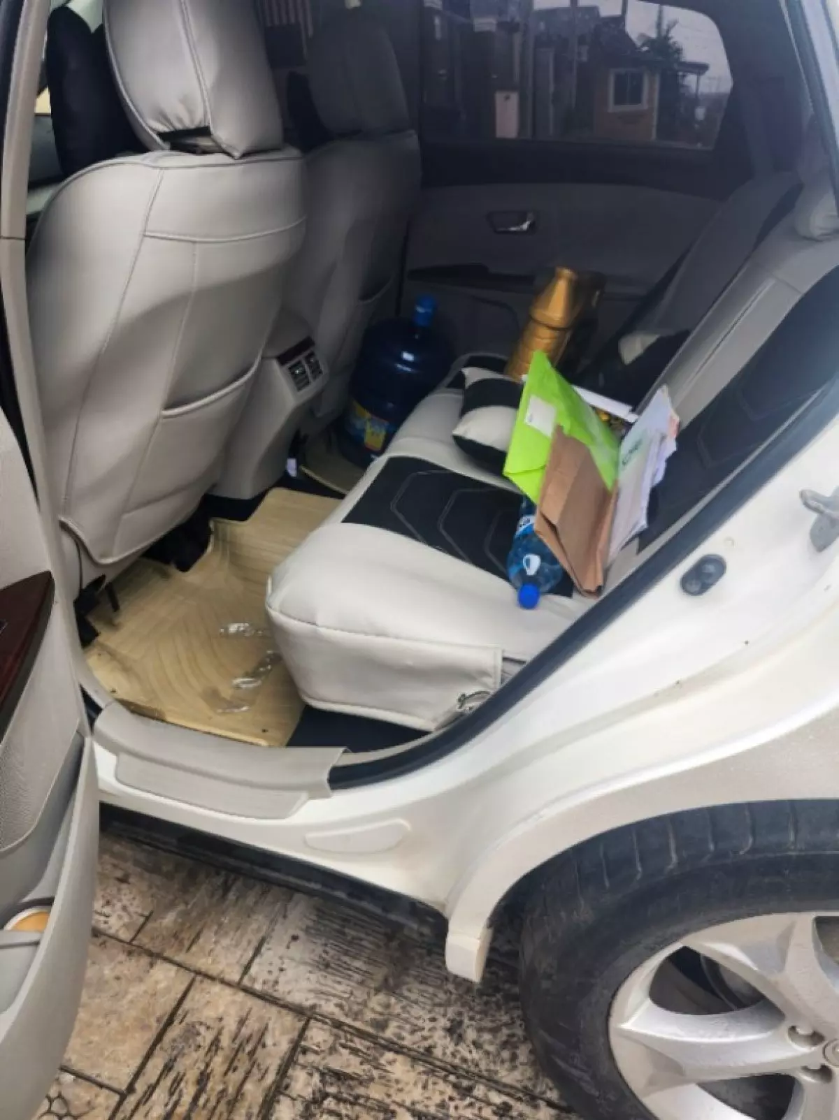 interiorBack