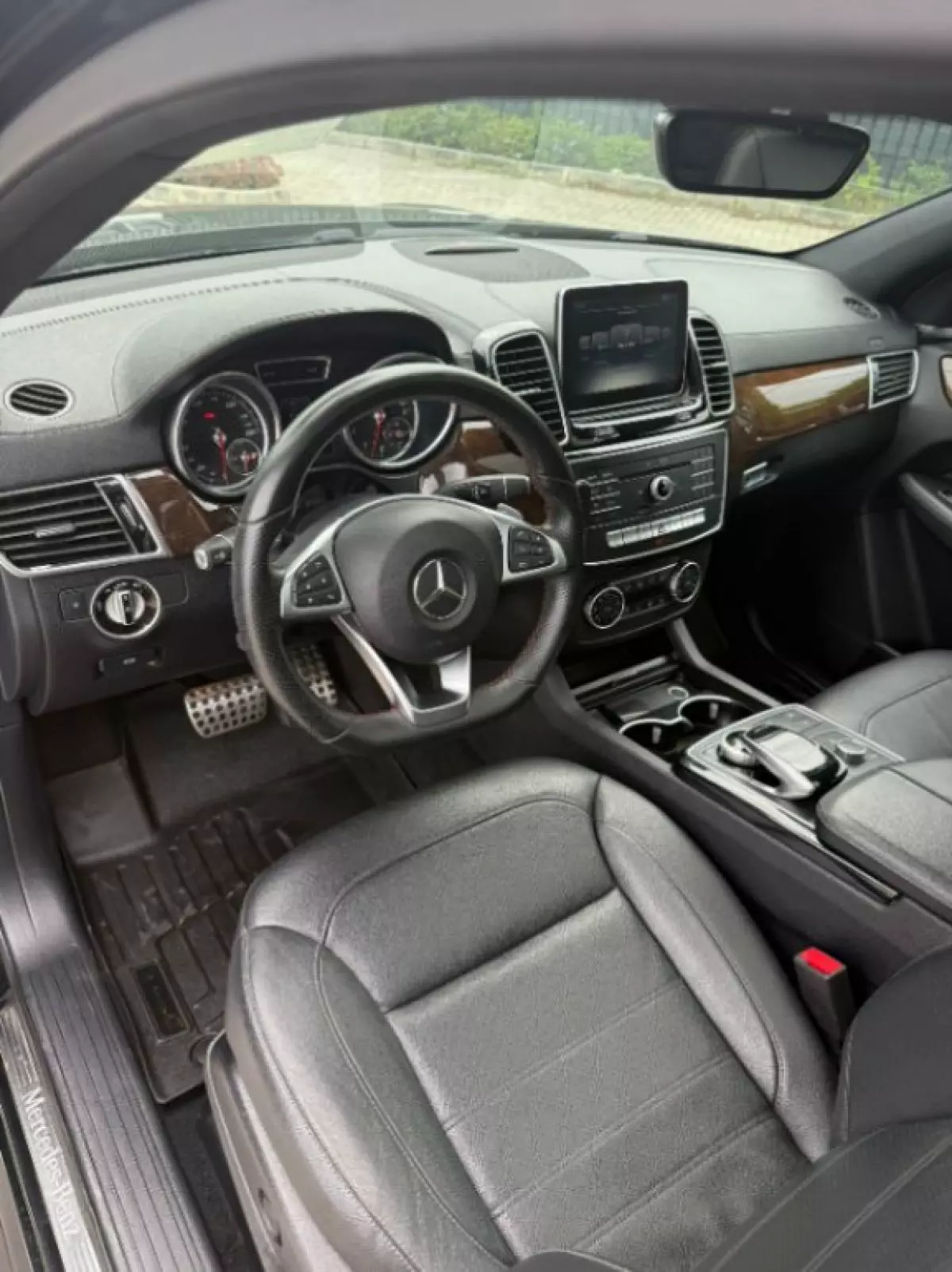 interiorFront