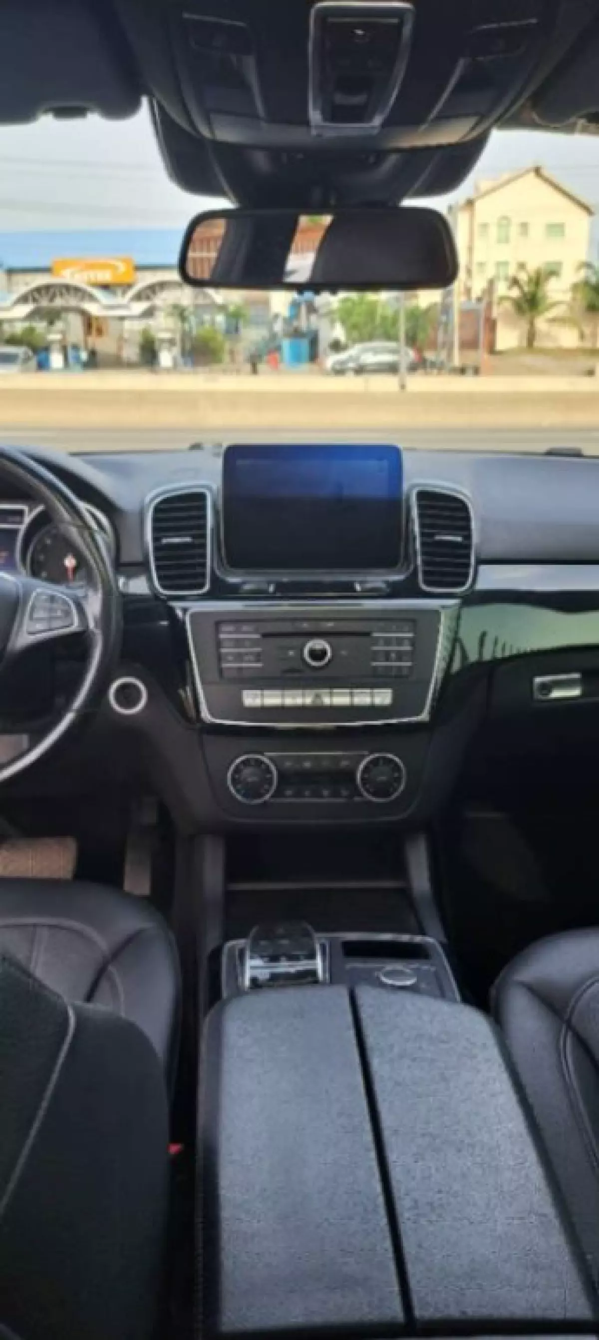 interiorFront