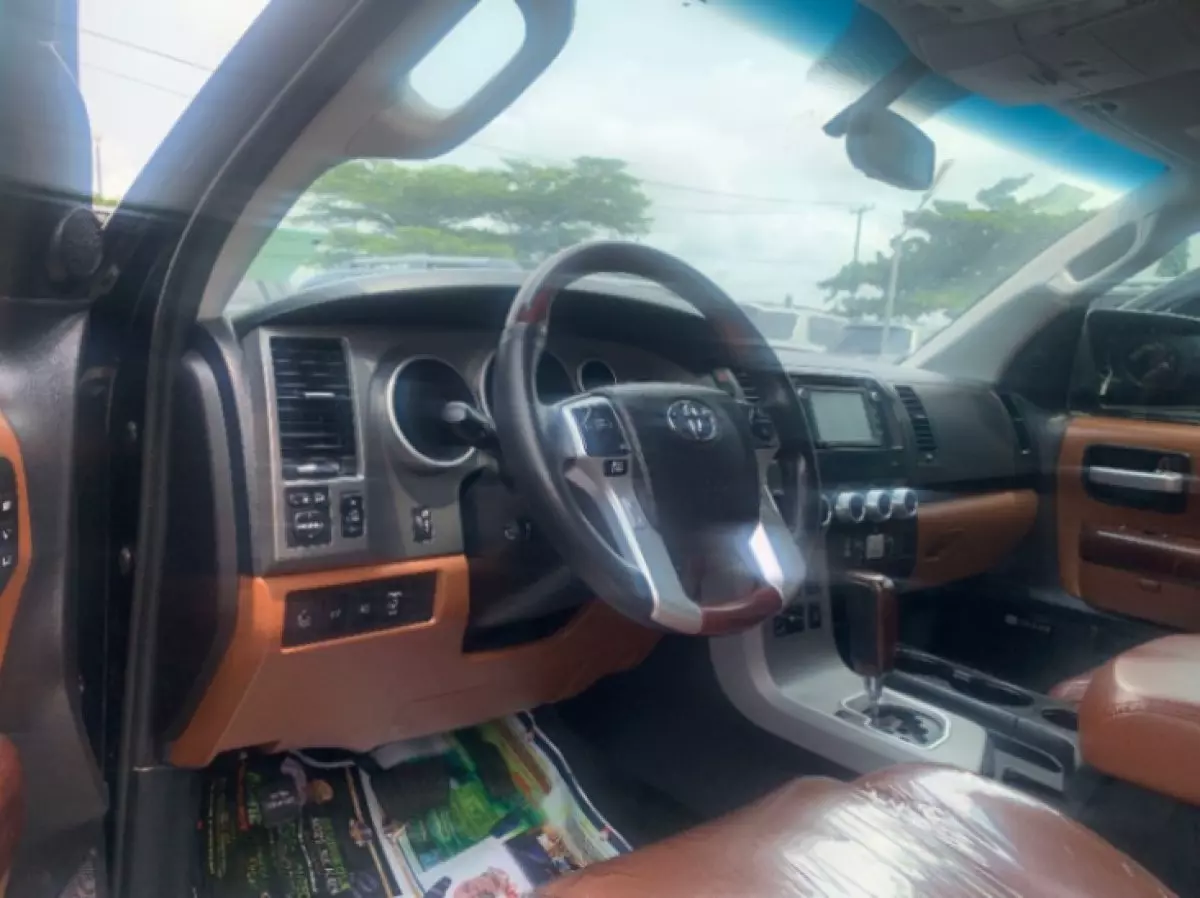 interiorFront