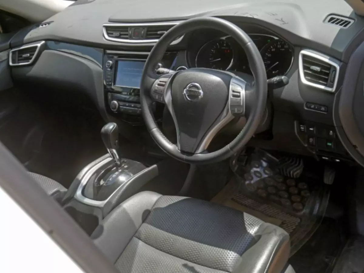 interiorFront