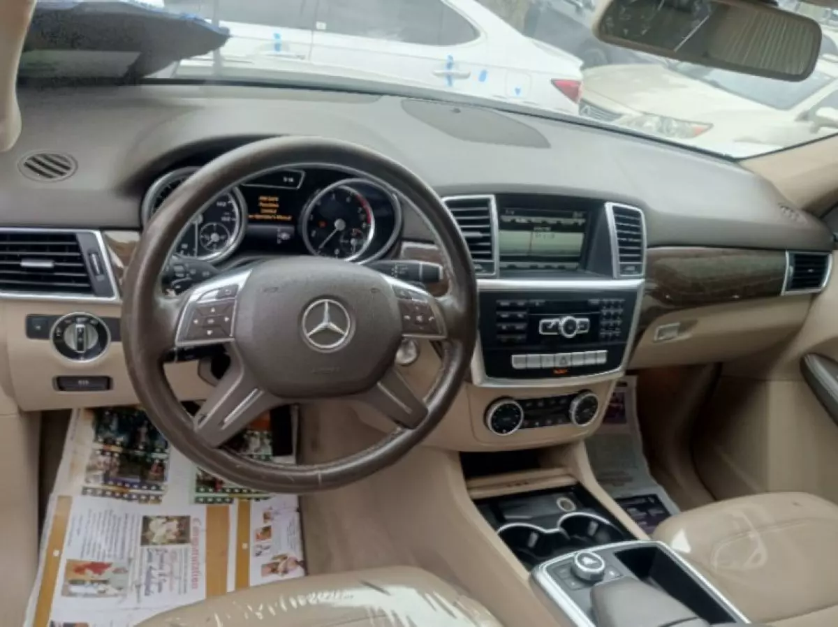 interiorFront