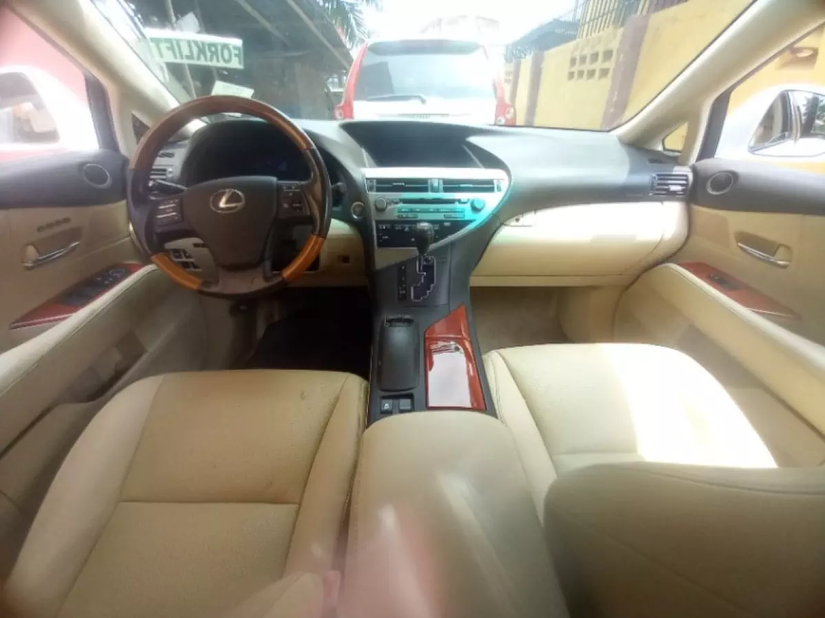 interiorFront