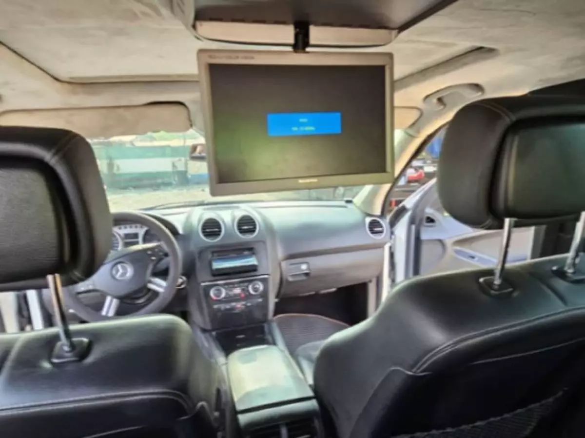 interiorFront