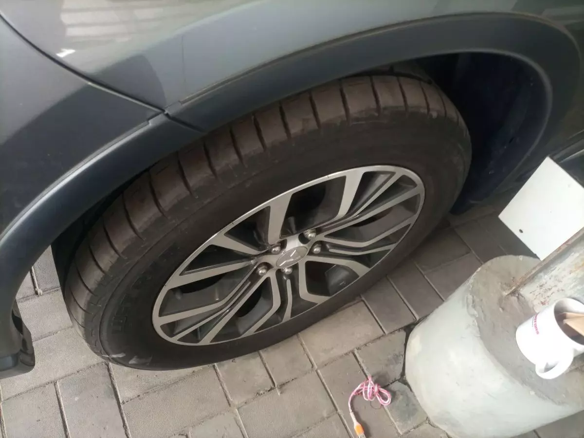 tyre2