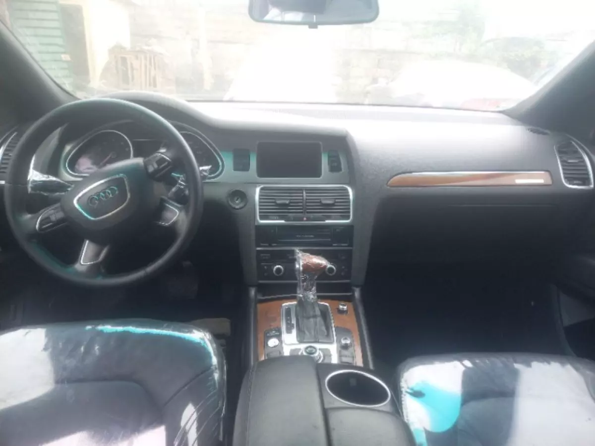 interiorFront