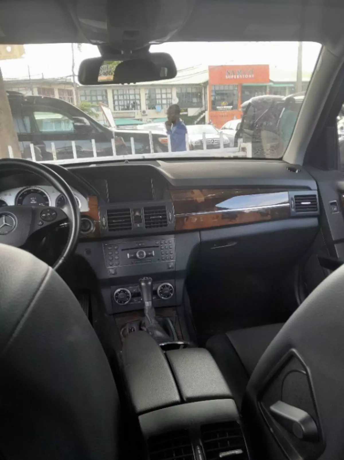 interiorFront