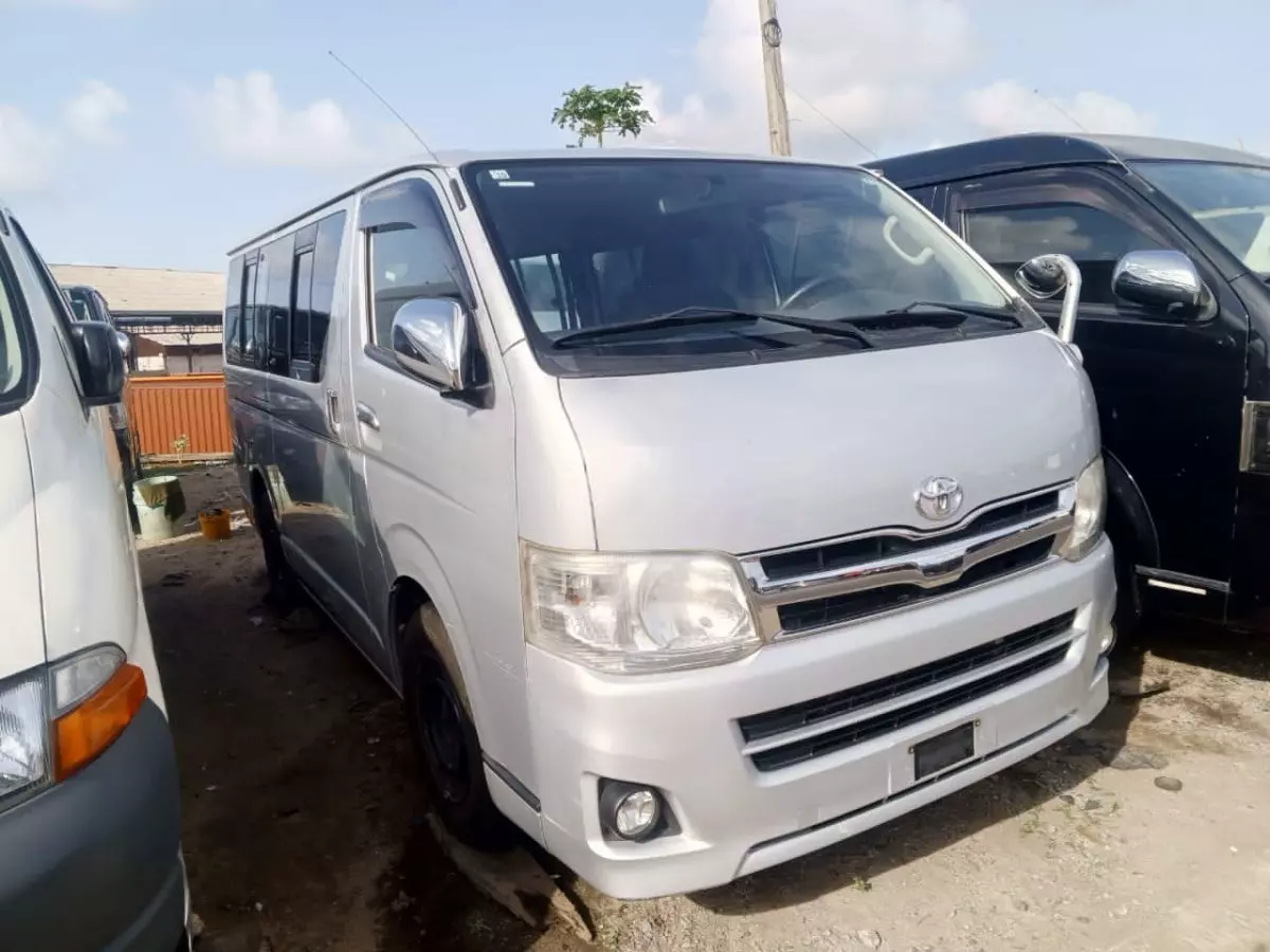 Toyota Hiace - 2012