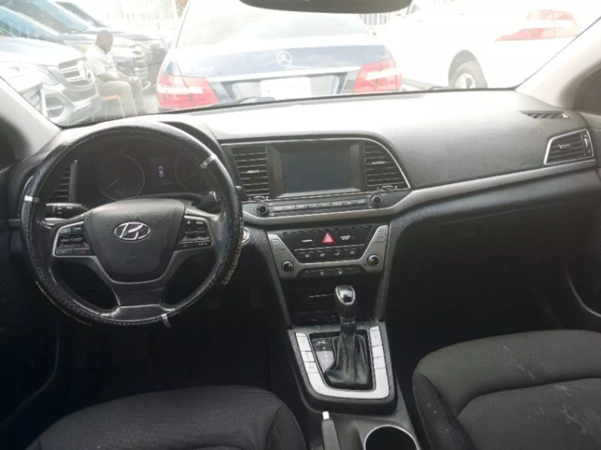 interiorFront