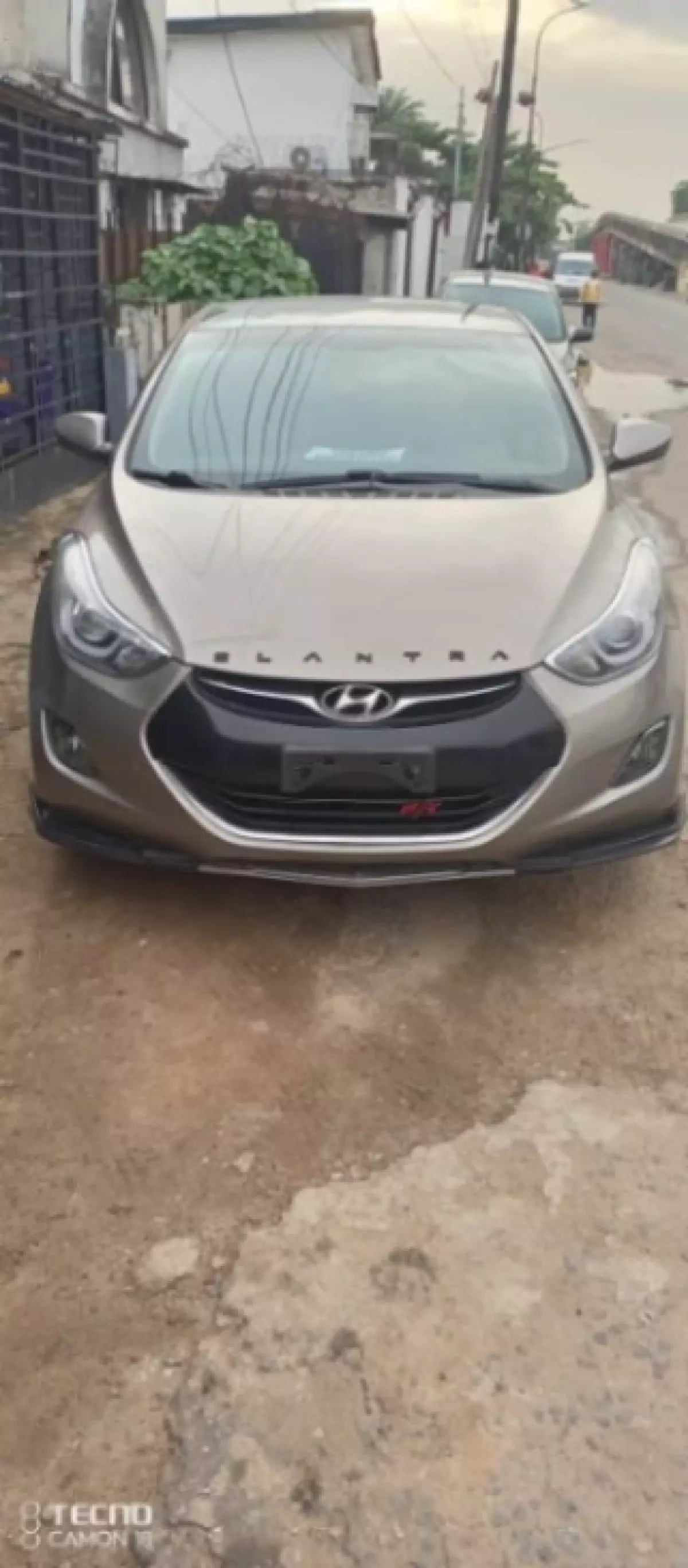 Hyundai Elantra - 2013