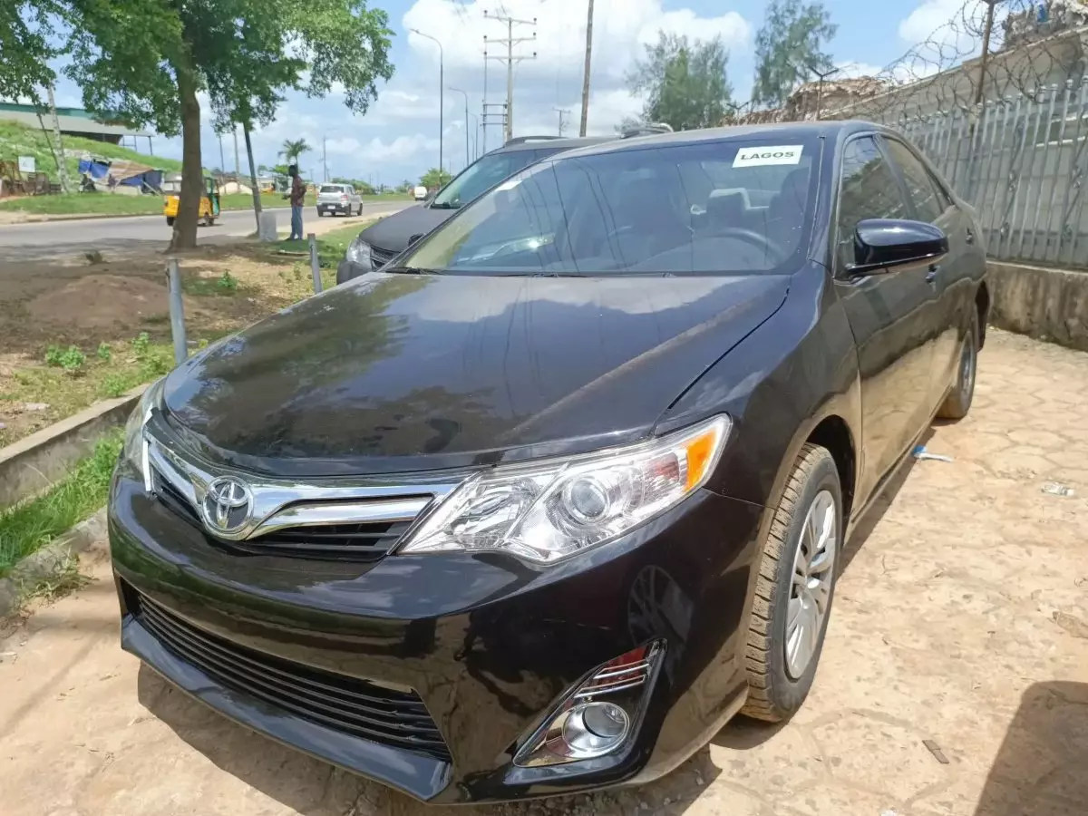 Toyota Camry - 2012