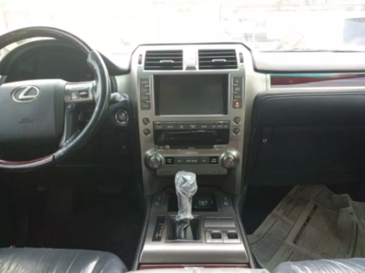 interiorFront