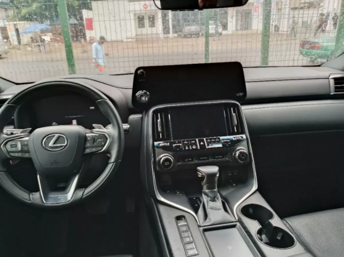 interiorFront