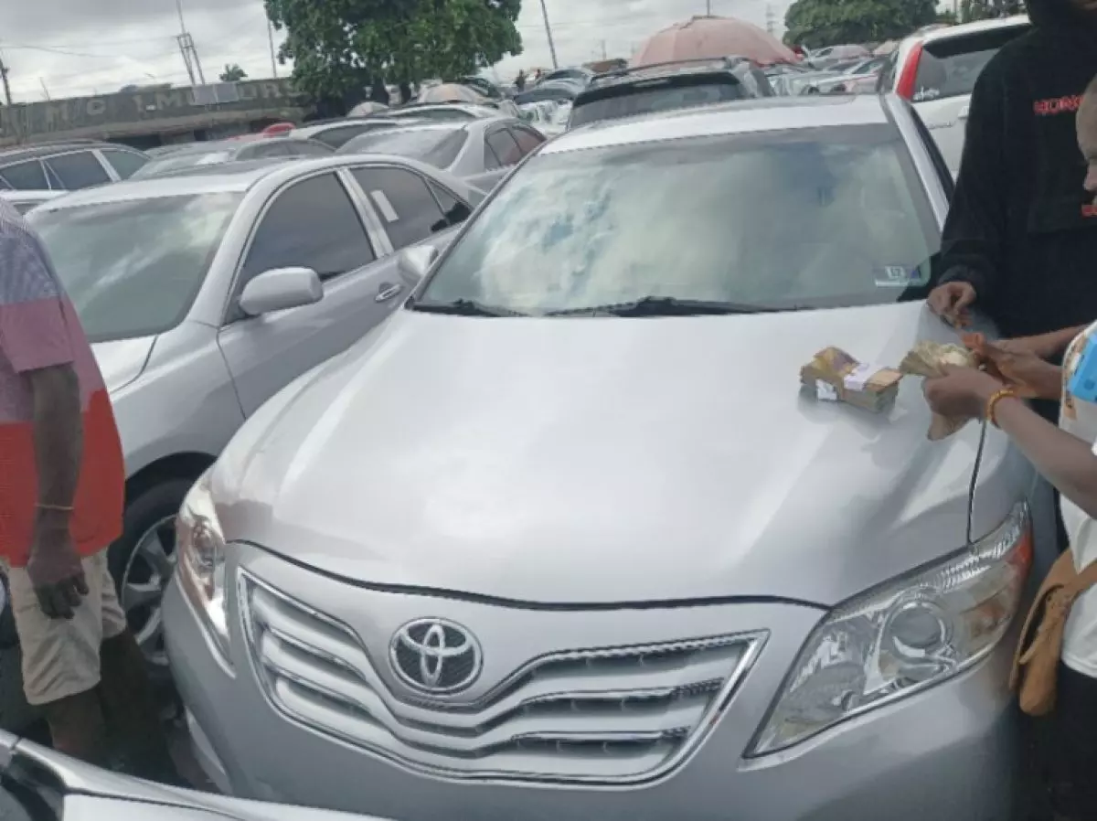 Toyota Camry - 2010