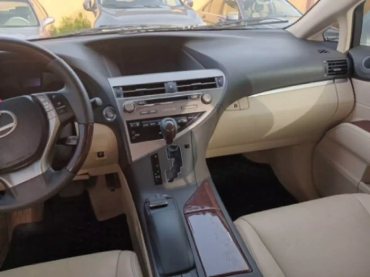 interiorFront