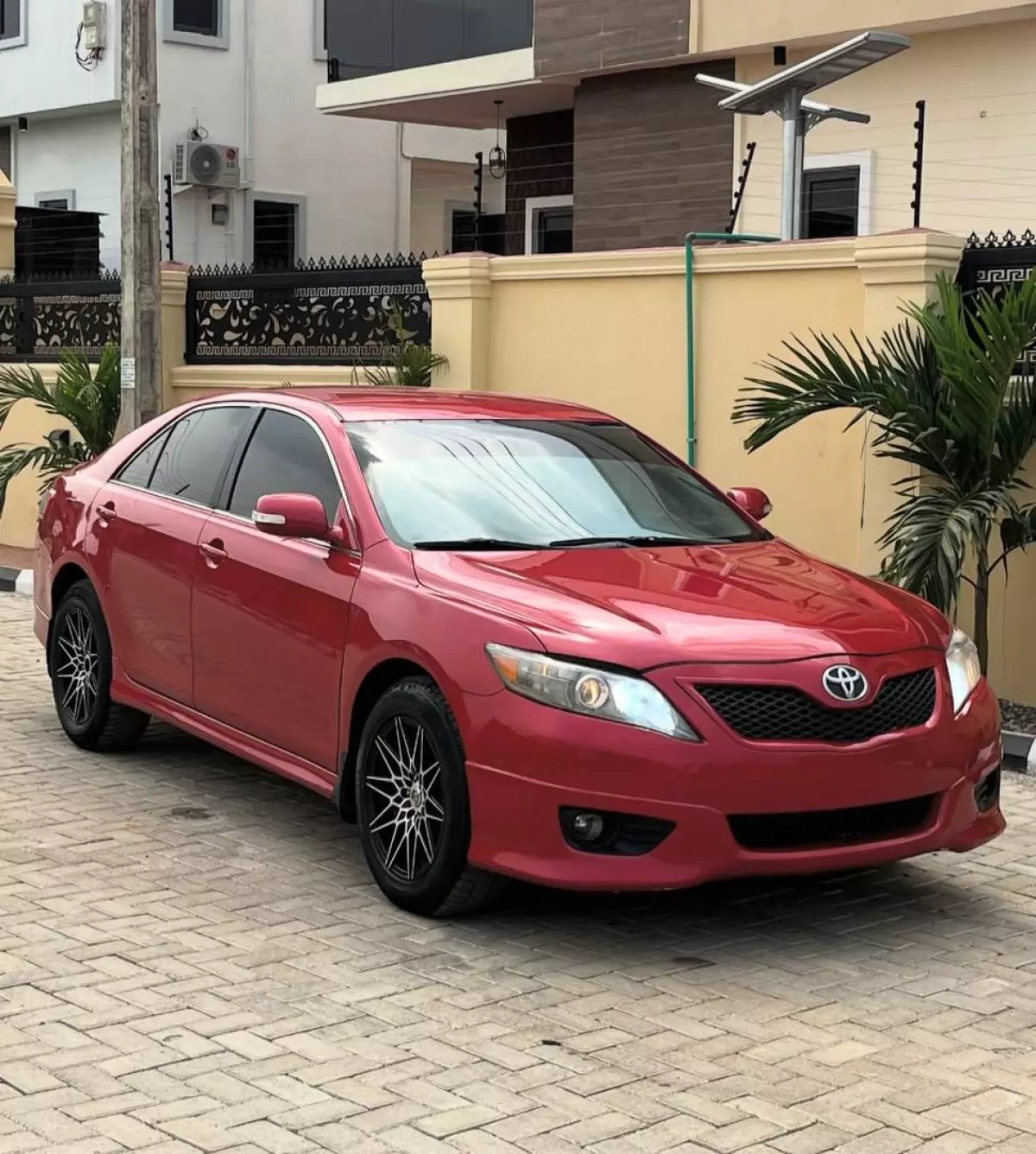 Toyota Camry - 2010