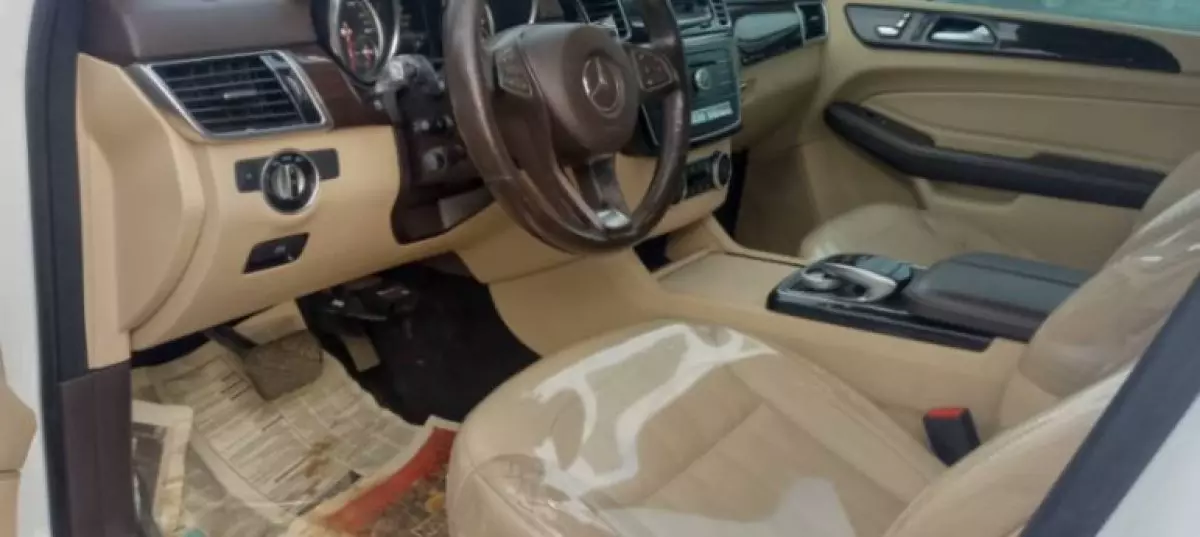 interiorFront
