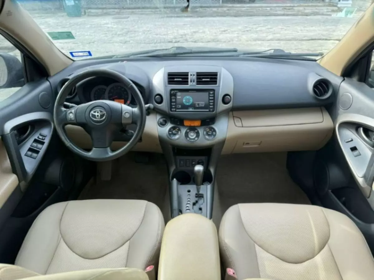 interiorFront