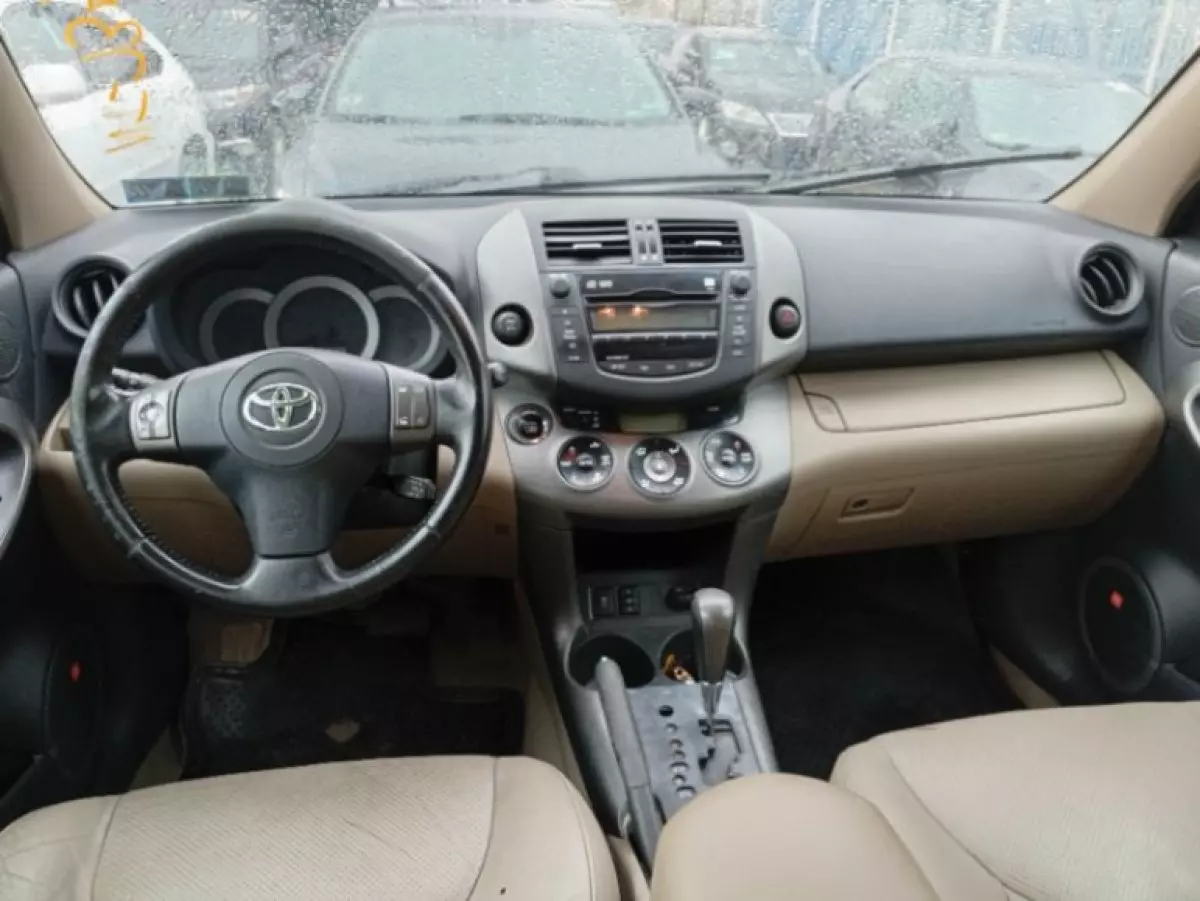 interiorFront