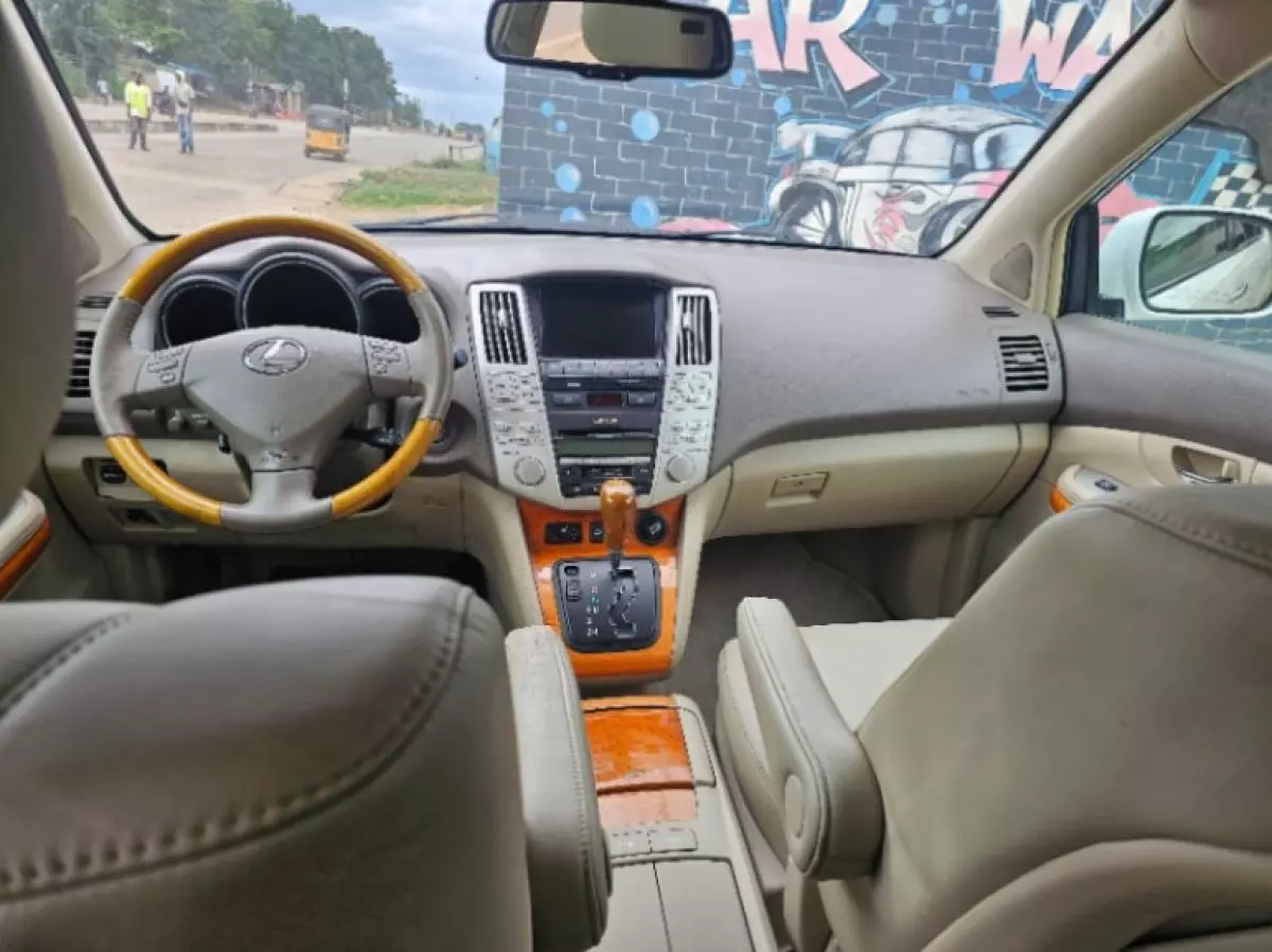 interiorFront