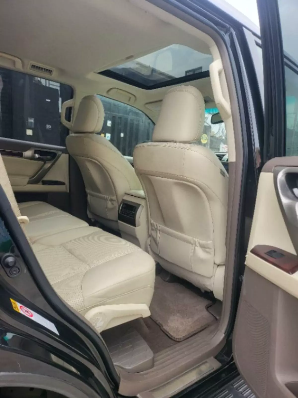 interiorBack