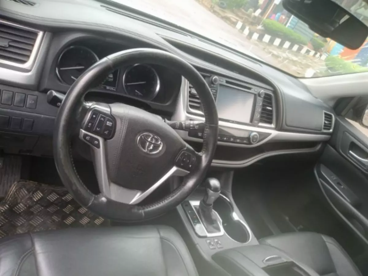 interiorFront