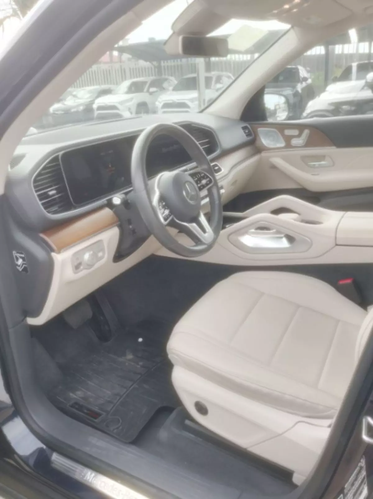 interiorFront