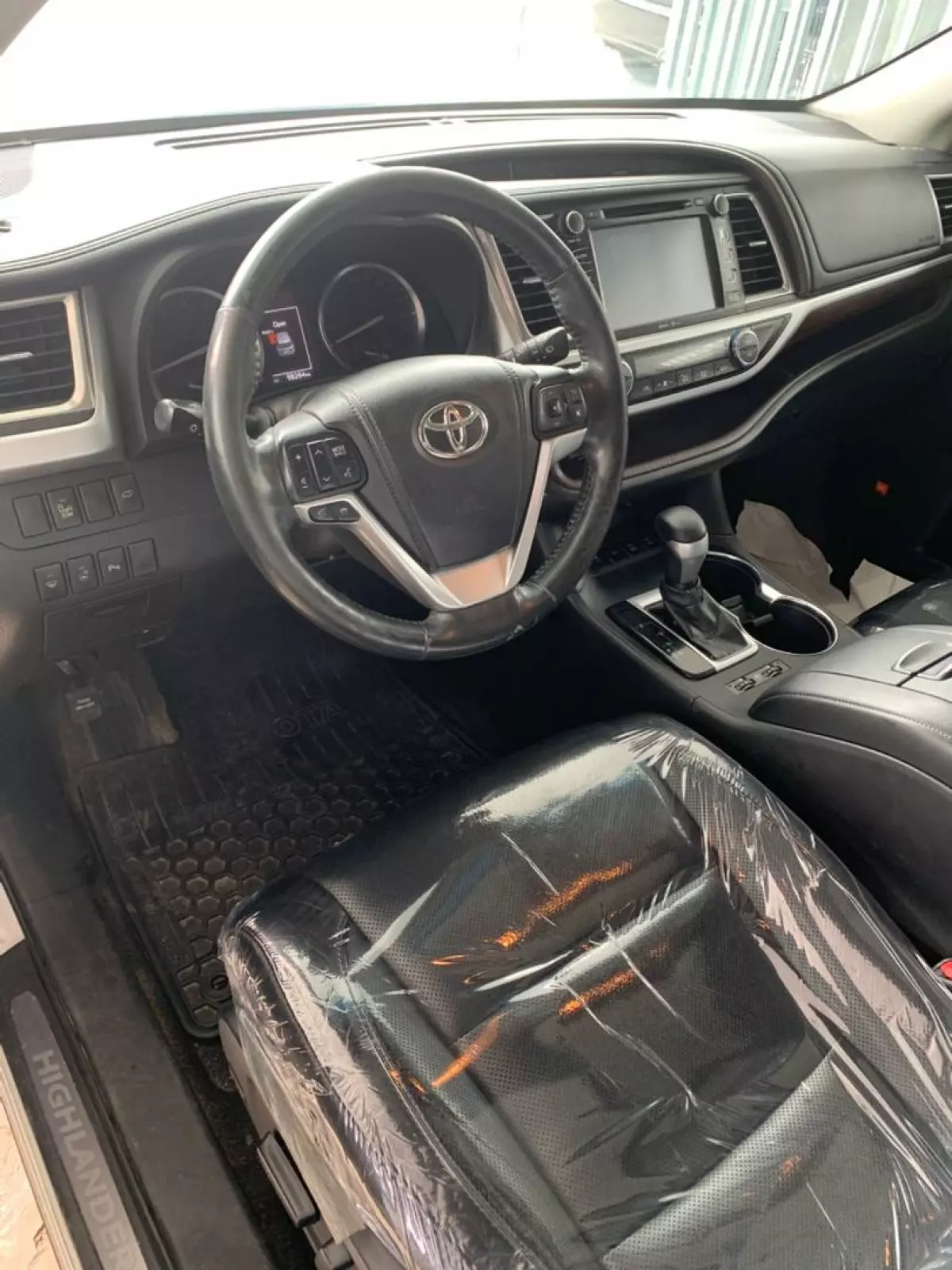 interiorFront