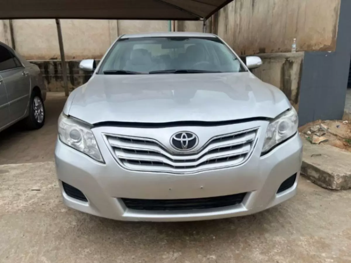 Toyota Camry - 2010