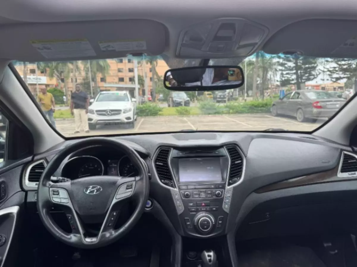 interiorFront