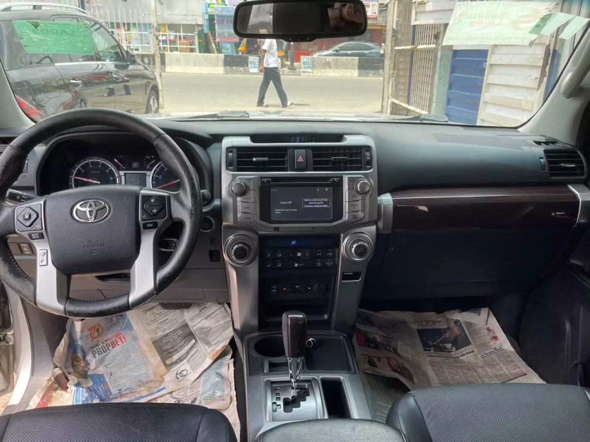 interiorFront