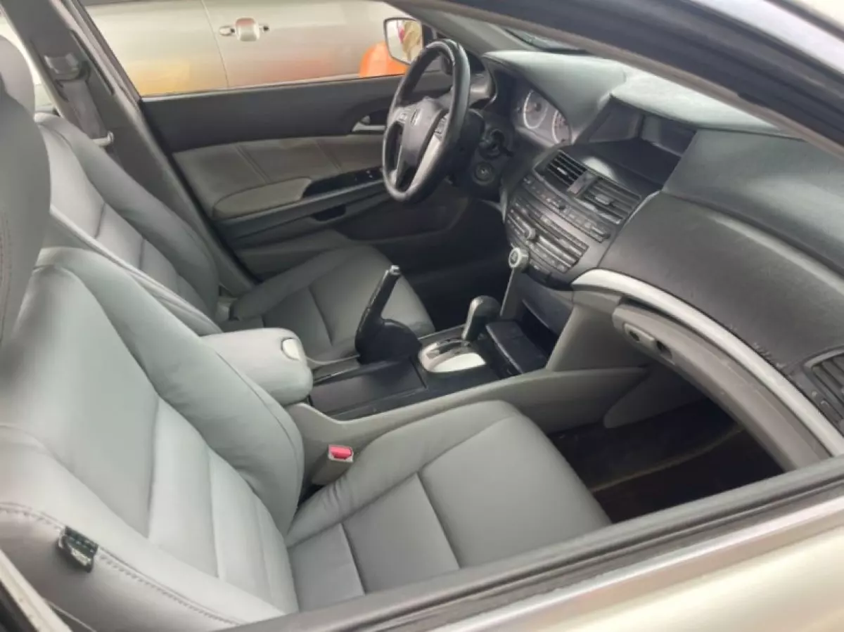 interiorFront