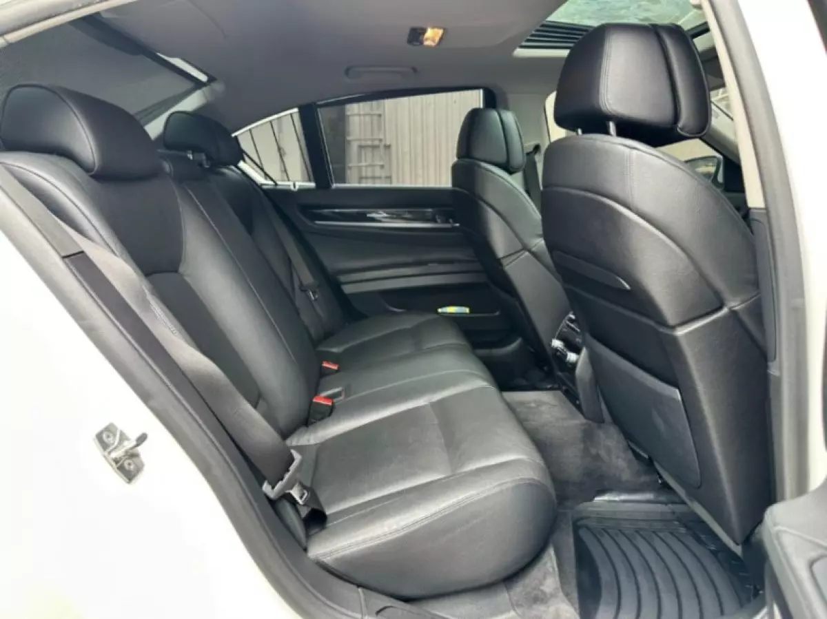 interiorBack