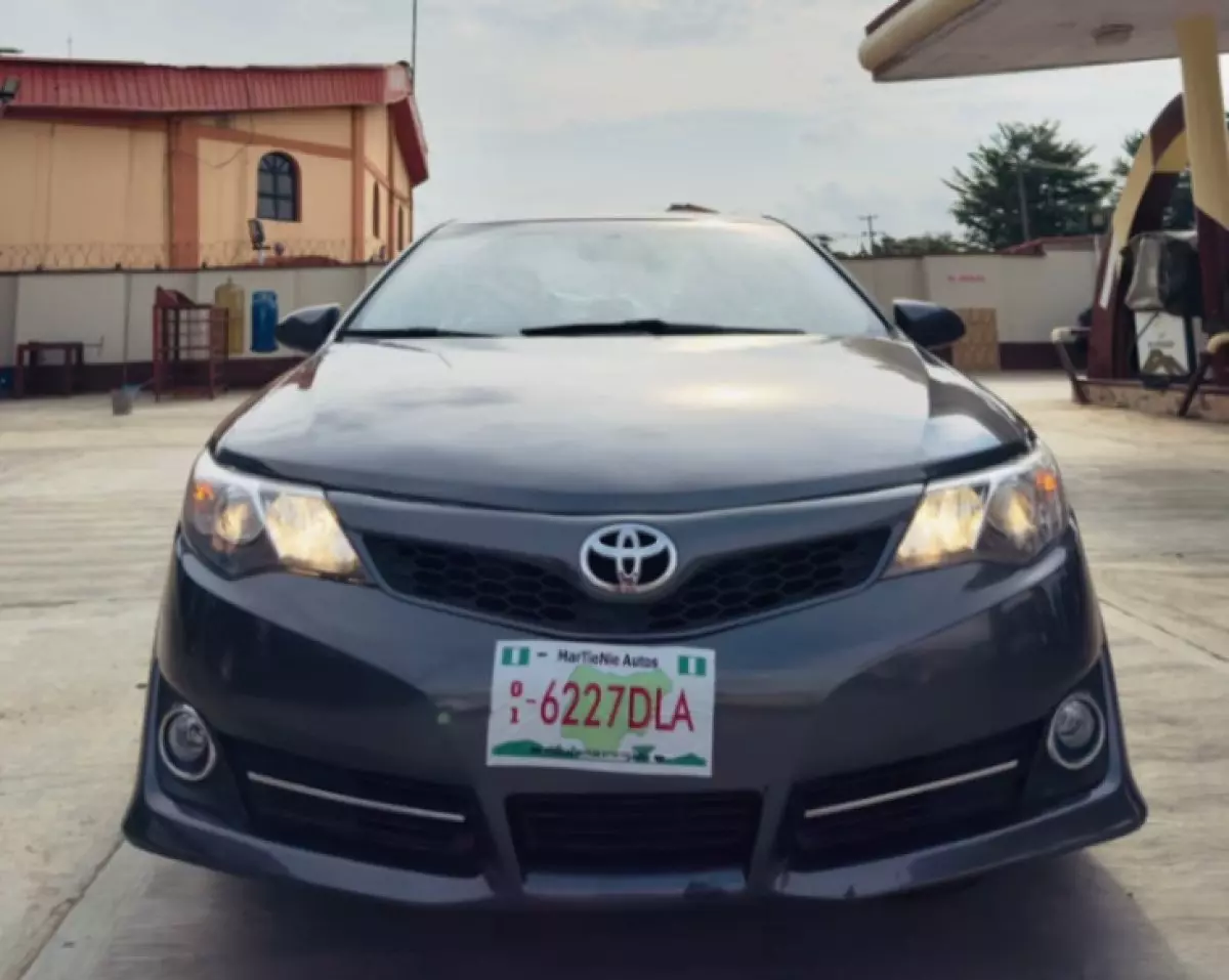 Toyota Camry - 2012