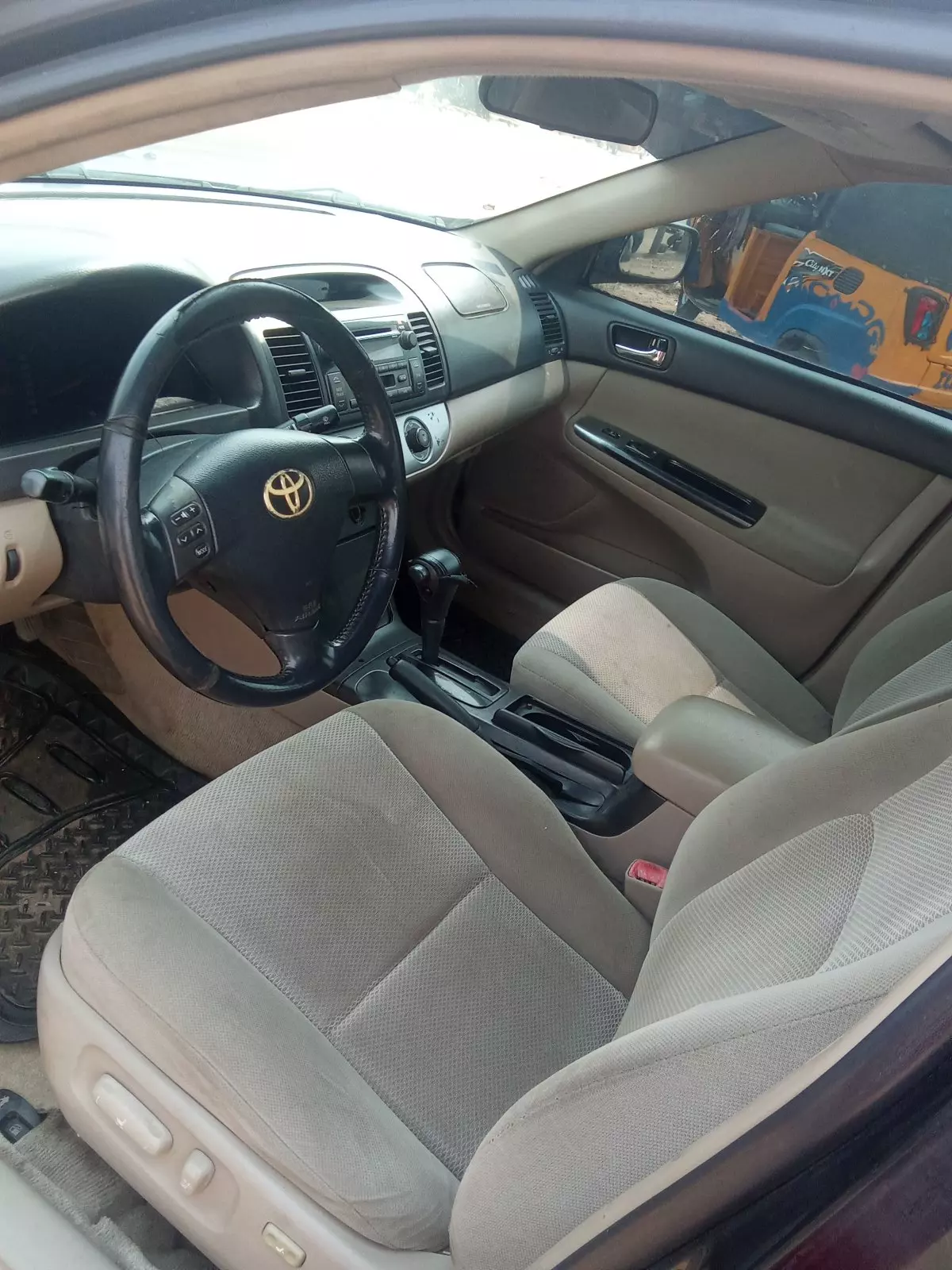 interiorFront