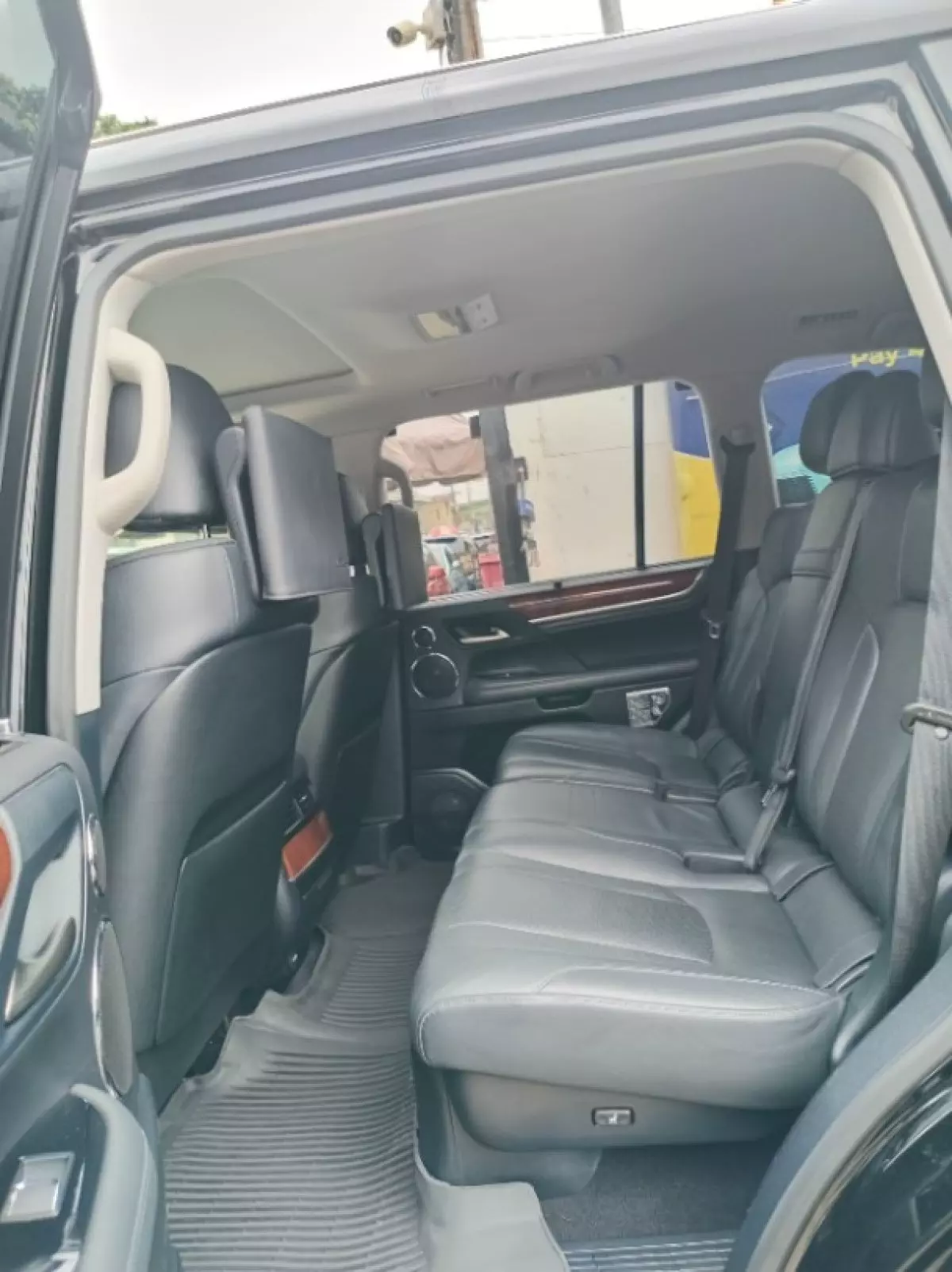 interiorBack