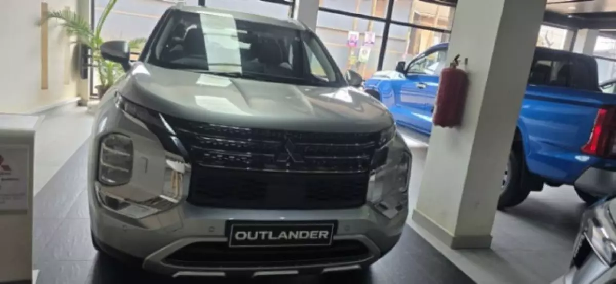 Mitsubishi OUTLANDER - 2025