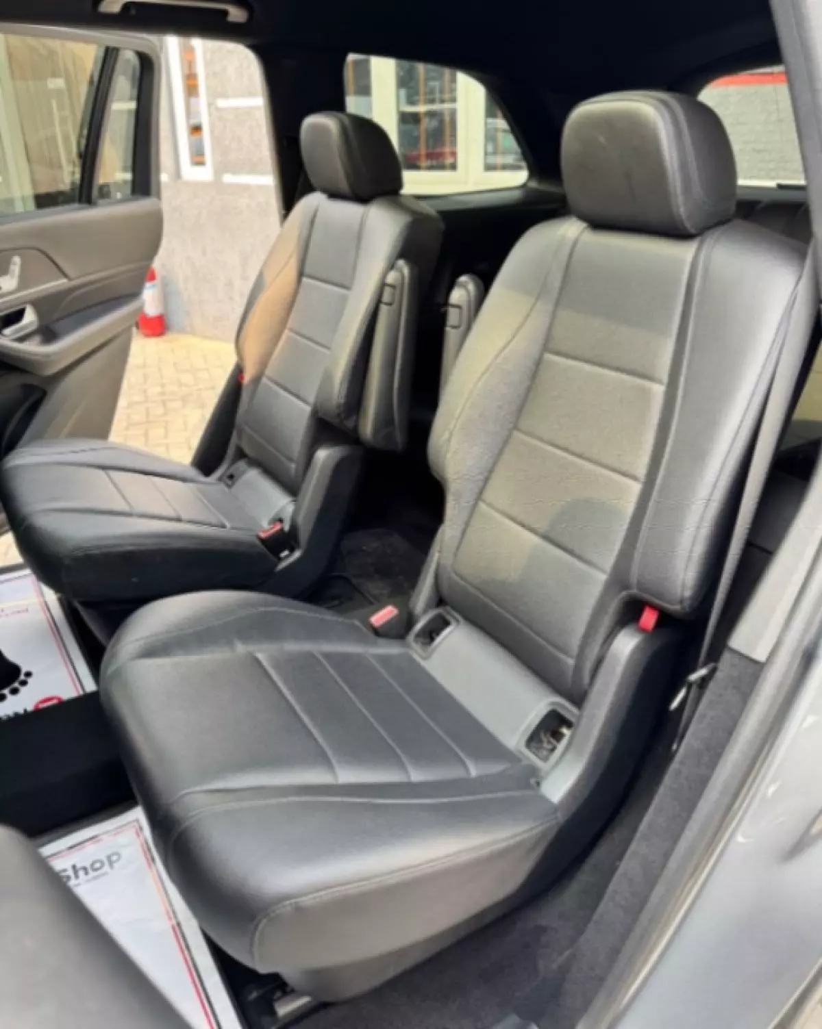 interiorBack