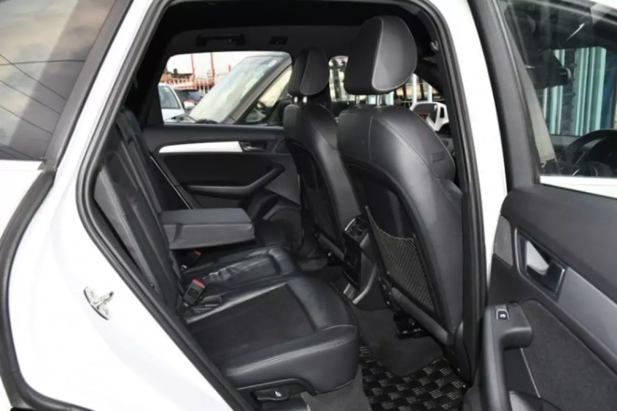 interiorBack