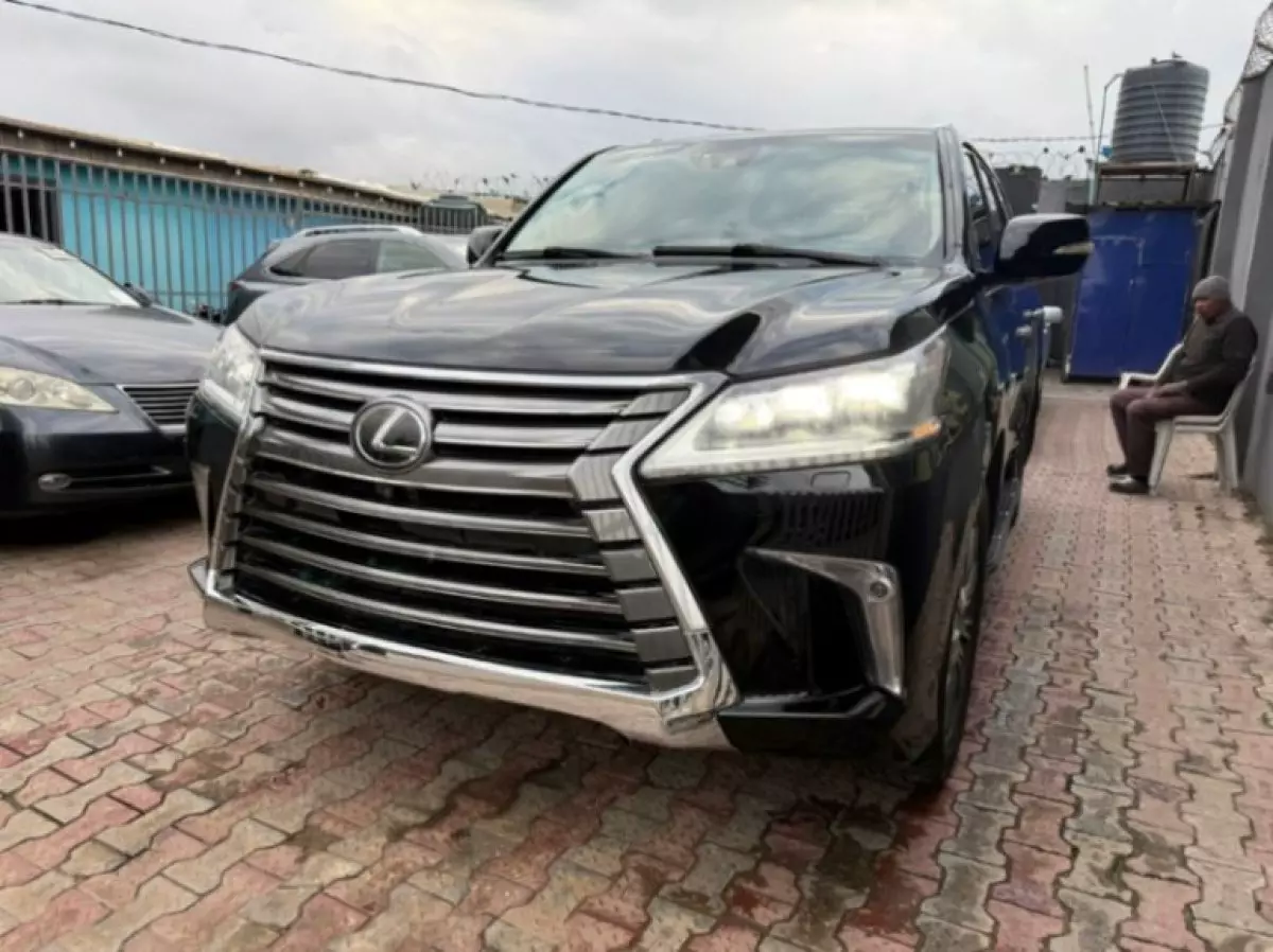 Lexus LX 570 - 2016