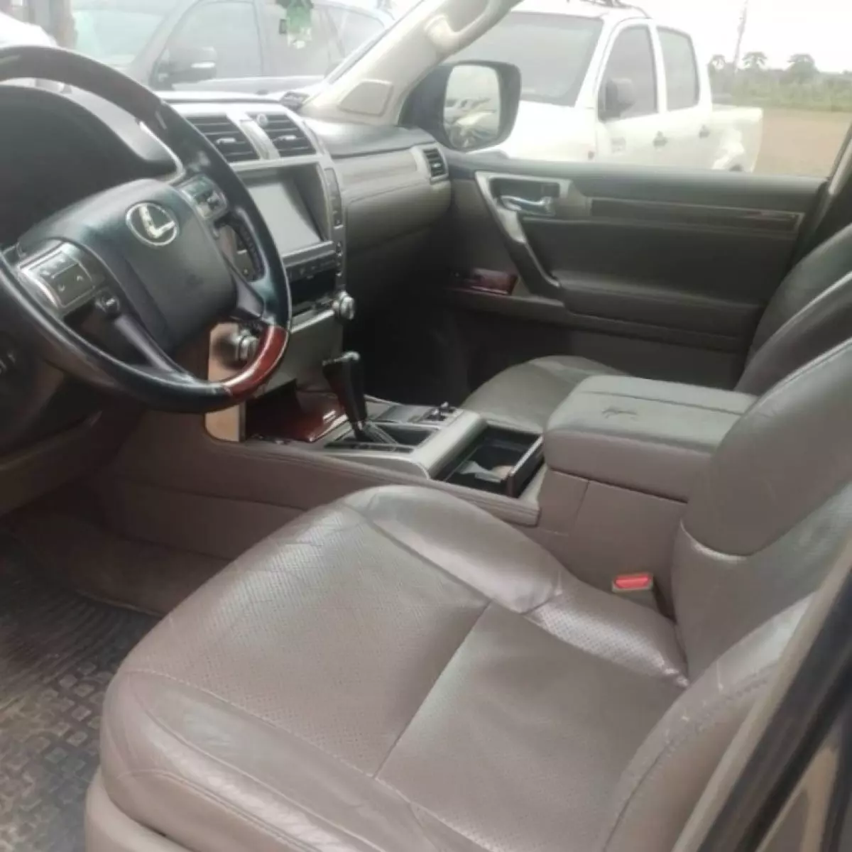 interiorFront