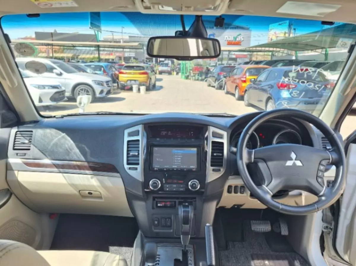 interiorFront