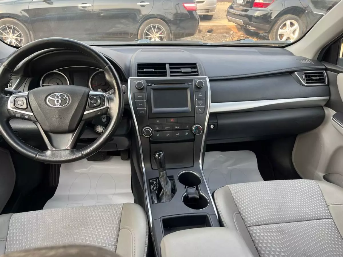interiorFront