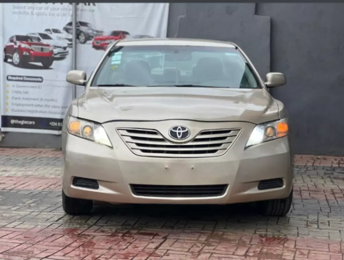 Toyota Camry - 2009