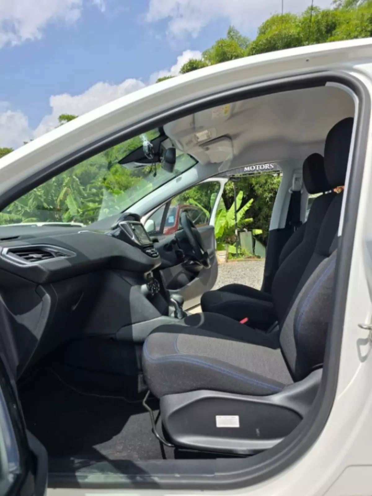 interiorFront