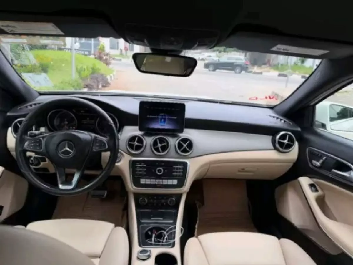 interiorFront